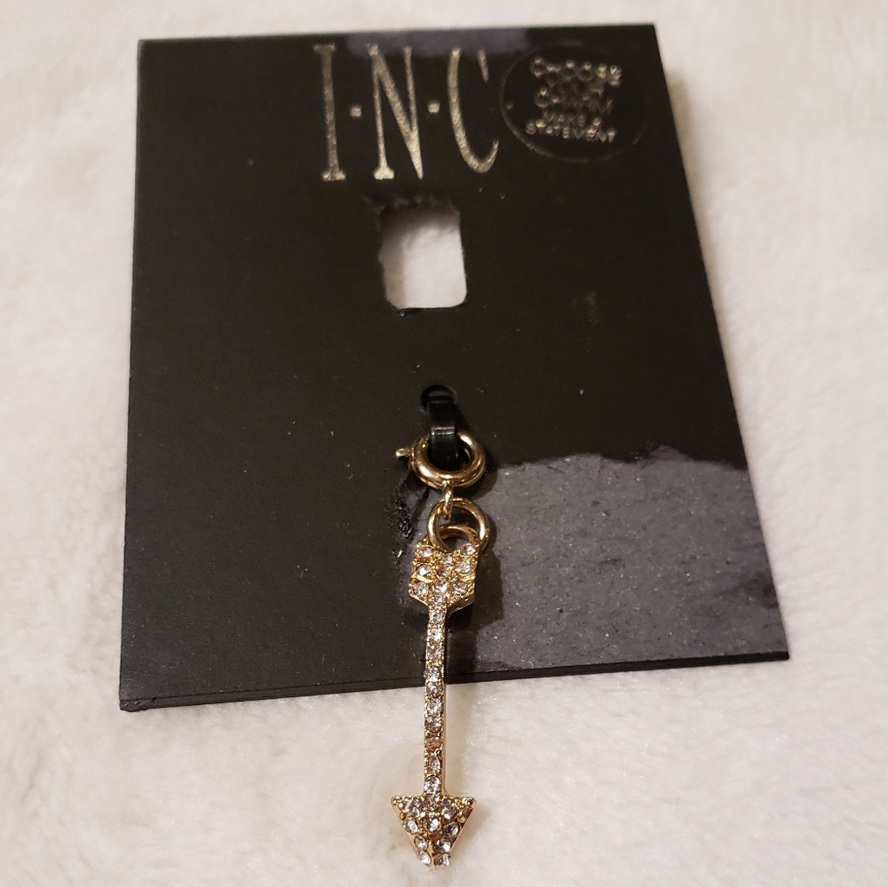Arrow Charm F27